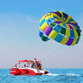 Get The Best Offer on Parasailing in Dubai