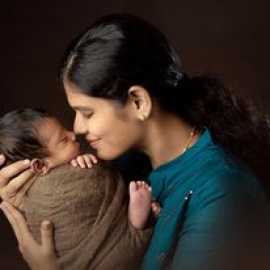 What are some unique poses for newborn photography, Nagercoil