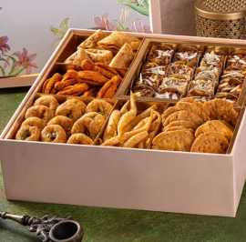 Bhaji sweet box for wedding by Meethi, New Delhi