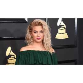 Grammy-Winner Tori Kelly Rushed to Hospital with L